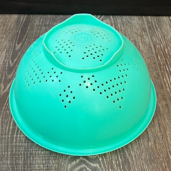 Tupperware Colander/Strainer with Lid - Picture 10 of 12